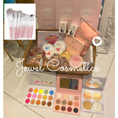 **3 WINNERS** Jewel Cosmetics: Luxurious Make up and Brush set by Julia Stronach