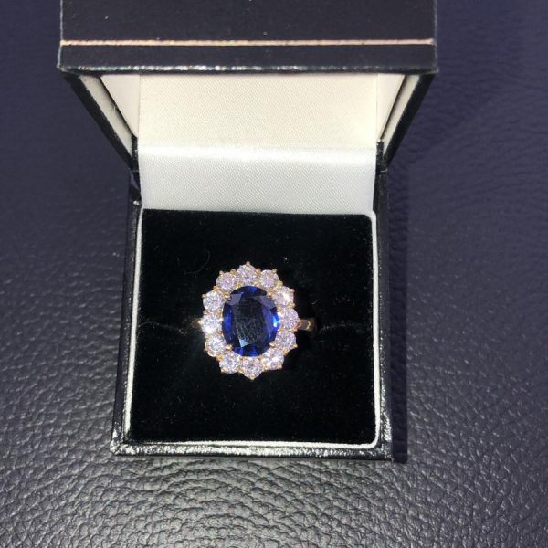 (CASH ALTERNATIVE £7.5k) SAPPHIRE AND DIAMOND OVAL CLUSTER RING SET IN 18ct YELLOW GOLD (Diamond 1.68ct)
