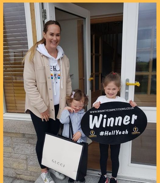 Won the Gucci Interlocking Clasp Cream Leather Logo Handbag with Matching Purses!!