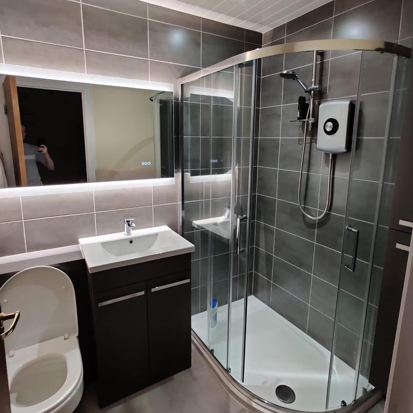 £10K Bathroom Makeover by Affordable Kitchens & Bathrooms Ltd (DRAWN 11 ...