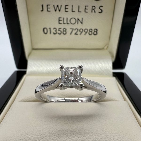 💍 18ct White Gold & Diamond Ring 💍 (DRAWN 28.02.22)