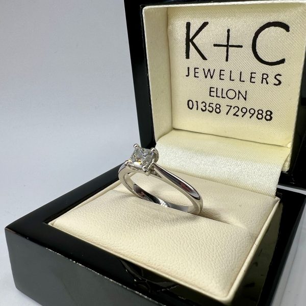 💍 18ct White Gold & Diamond Ring 💍 (DRAWN 28.02.22)