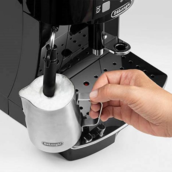 De'Longhi Magnifica S Coffee Machine & Milk Jug (DRAWN 11.03.22)