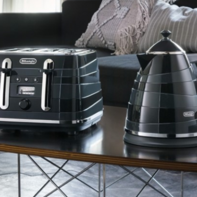 Delonghi Avvolta Kettle and Toaster Set - Black #2 (DRAWN 05.08.22)