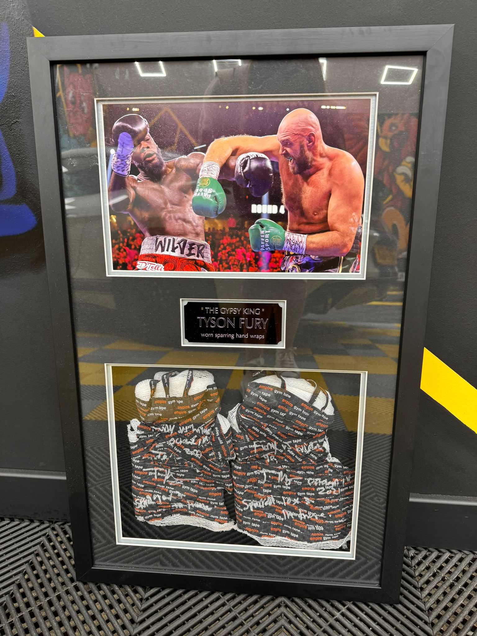 🔴 QUICK - TYSON FURY SIGNED & DATED SPARRING HAND WRAPS (WORN BY TYSON) 🥊