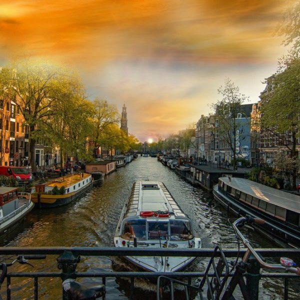 🌆 3 Day Christmas Amsterdam City Break for 2 & £200 Cash 🎄